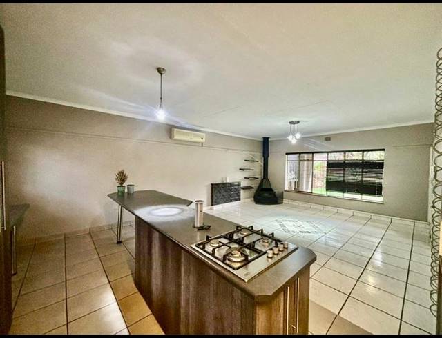 3 BEDROOM HOUSE FOR SALE IN VANDERBIJLPARK SW 5